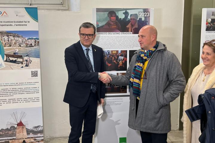 Il vice presidente del Senato Centinaio e Mimmo Turano alla mostra Ansa